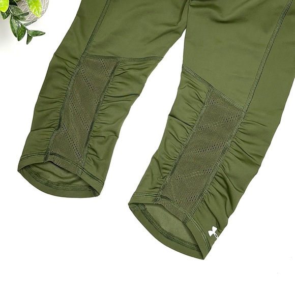 UNDER ARMOUR— Heat Gear Capri Leggings - Picture 3 of 9